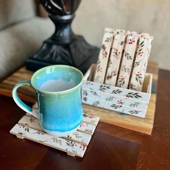 Mini Pallet & Crate Coaster Set red berries ponecones & leaves print. 4 Coasters - Picture 2 of 6